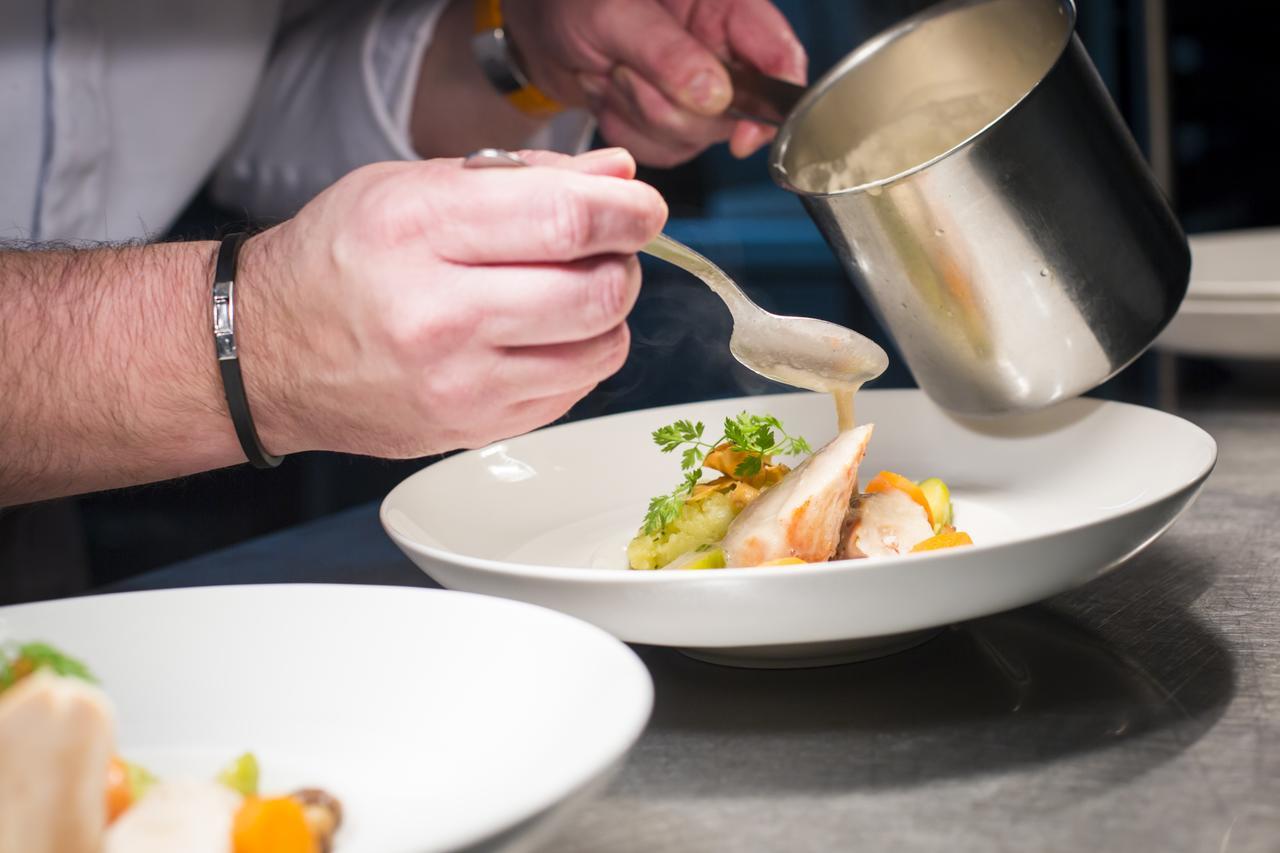 Logis Hotel Du Morvan - Restaurant La Table De Jerome Luzy Eksteriør billede