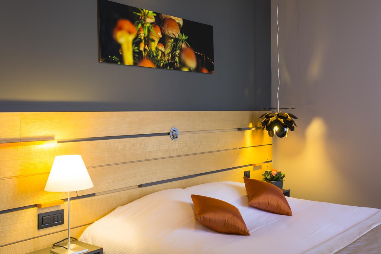 Logis Hotel Du Morvan - Restaurant La Table De Jerome Luzy Eksteriør billede